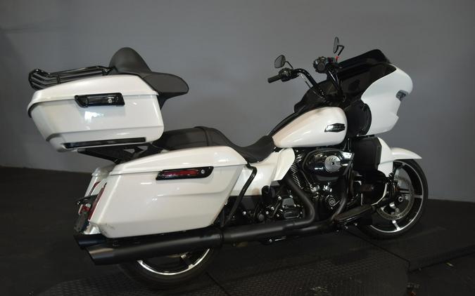 2025 Harley-Davidson Road Glide White Onyx Pearl - Black Finish
