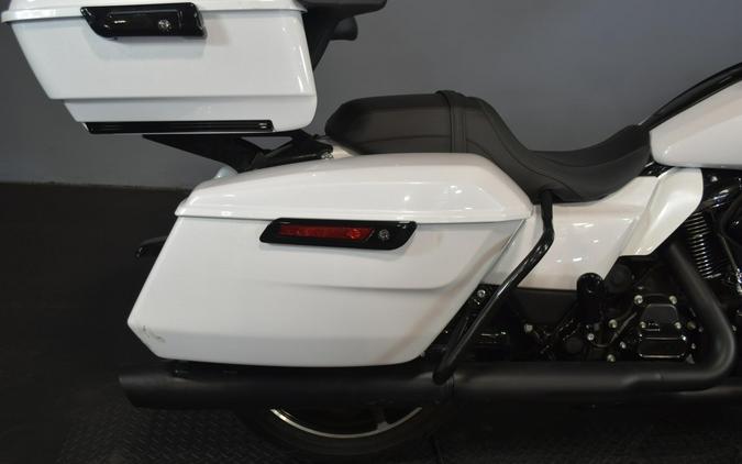 2025 Harley-Davidson Road Glide White Onyx Pearl - Black Finish