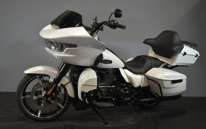 2025 Harley-Davidson Road Glide White Onyx Pearl - Black Finish