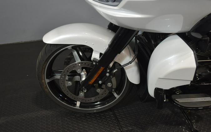 2025 Harley-Davidson Road Glide White Onyx Pearl - Black Finish