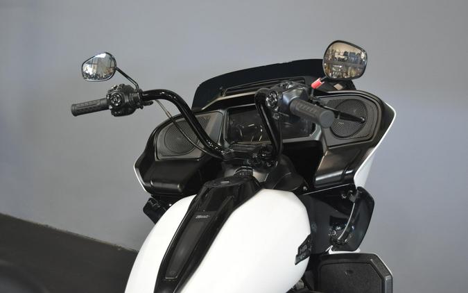 2025 Harley-Davidson Road Glide White Onyx Pearl - Black Finish