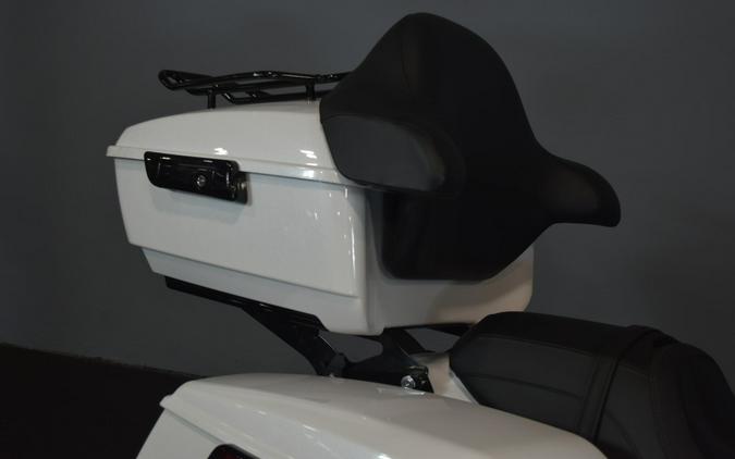 2025 Harley-Davidson Road Glide White Onyx Pearl - Black Finish