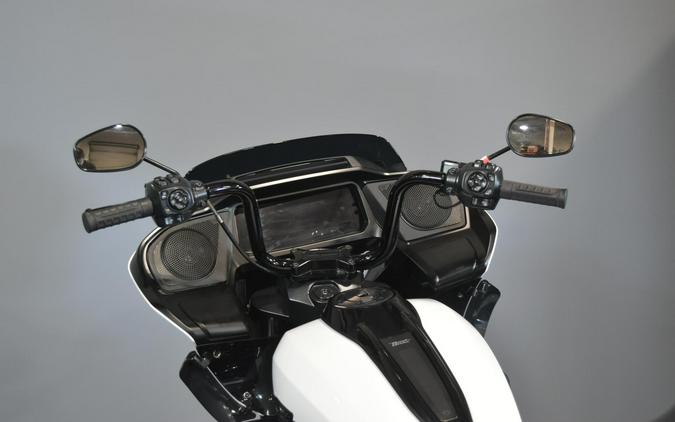 2025 Harley-Davidson Road Glide White Onyx Pearl - Black Finish