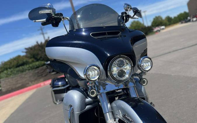 2019 Harley-Davidson® FLHTK Ultra Limited MDNTBLU/BARSLVR 651480