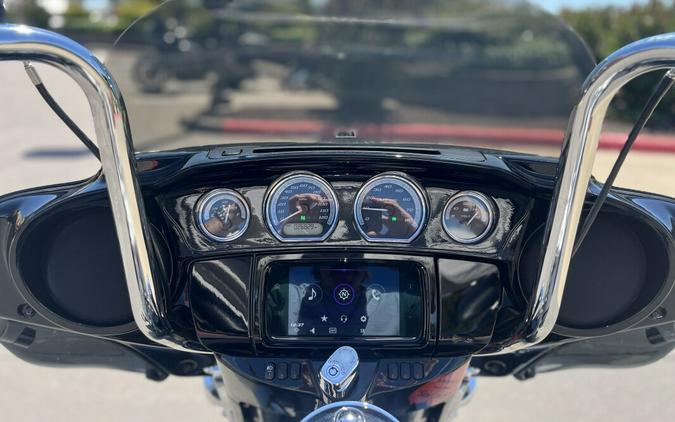 2019 Harley-Davidson® FLHTK Ultra Limited MDNTBLU/BARSLVR 651480