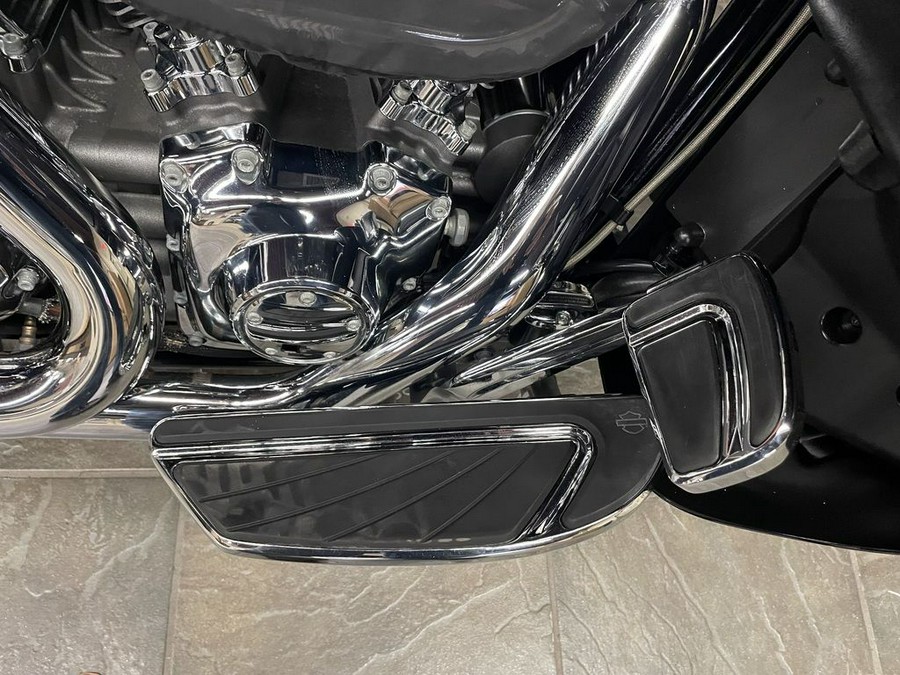 2015 Harley-Davidson® FLTRUSE - CVO™ Road Glide® Ultra