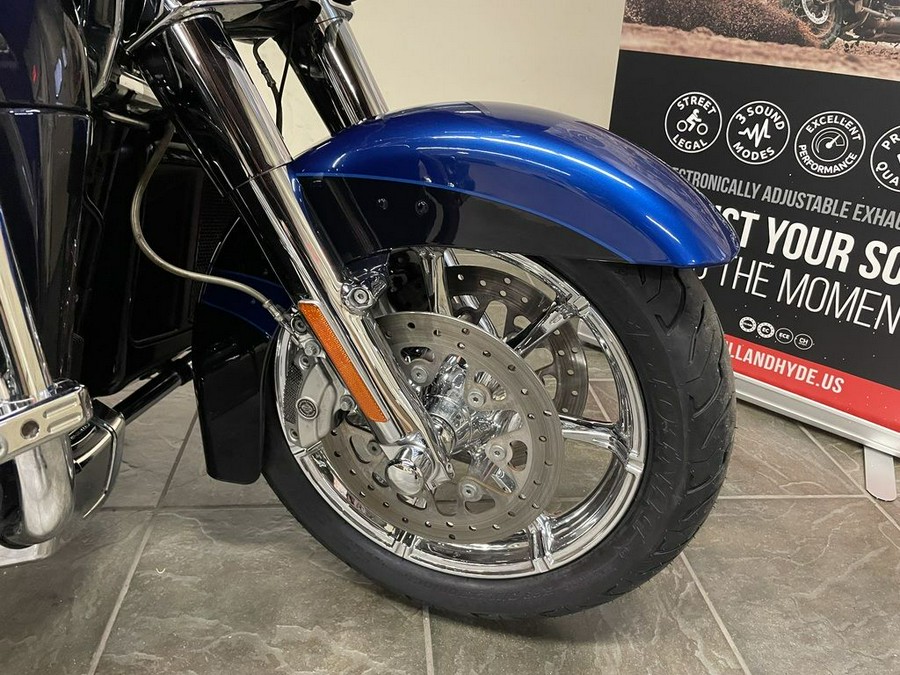 2015 Harley-Davidson® FLTRUSE - CVO™ Road Glide® Ultra