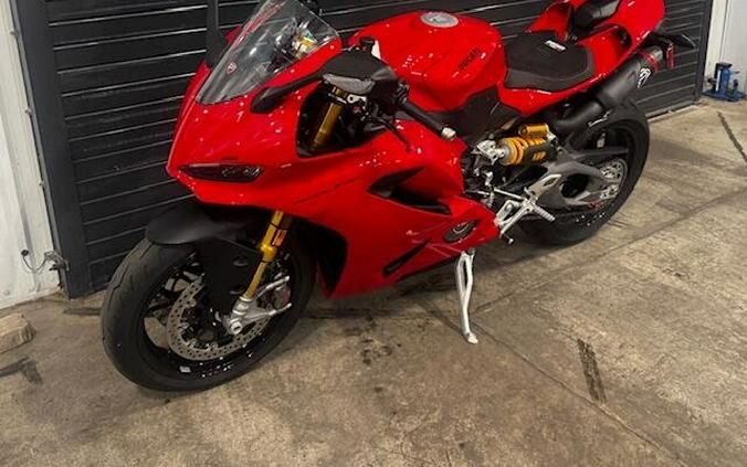 2026 Ducati PANIGALE V2S