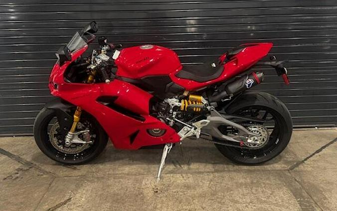 2026 Ducati PANIGALE V2S