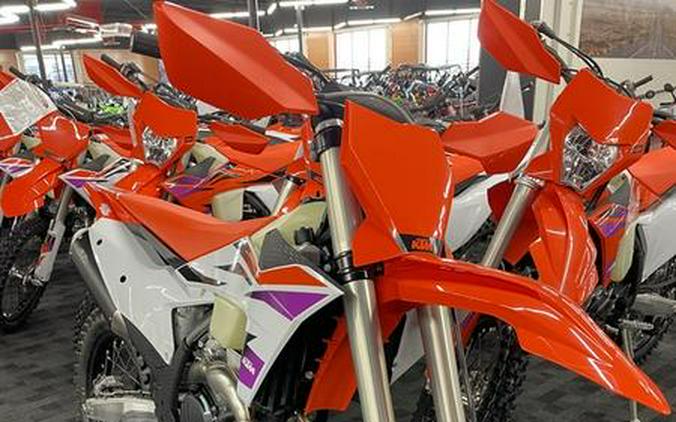 FIRST LOOK! 2024 KTM OFF-ROAD MODELS // 450XCF, 300XC, 350XCF, 125XC, 250XCF & 250XC