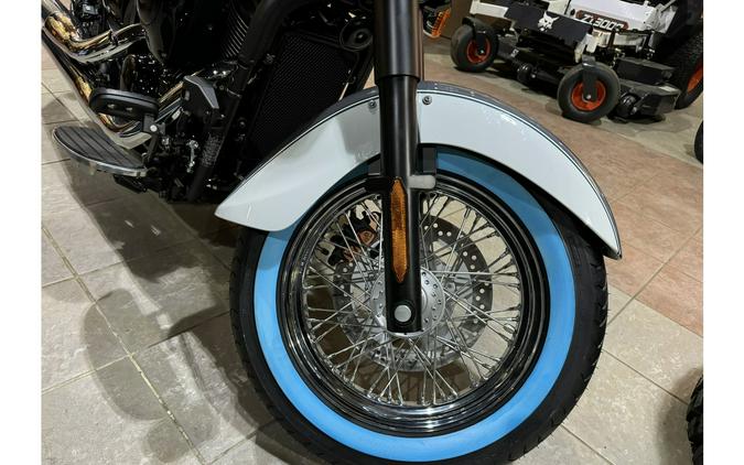 2024 Kawasaki Vulcan® 900 Classic - Pearl Storm Gray/Pearl Robotic White