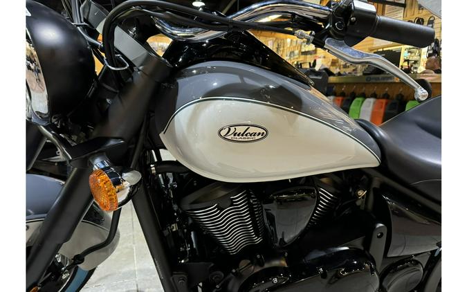 2024 Kawasaki Vulcan® 900 Classic - Pearl Storm Gray/Pearl Robotic White