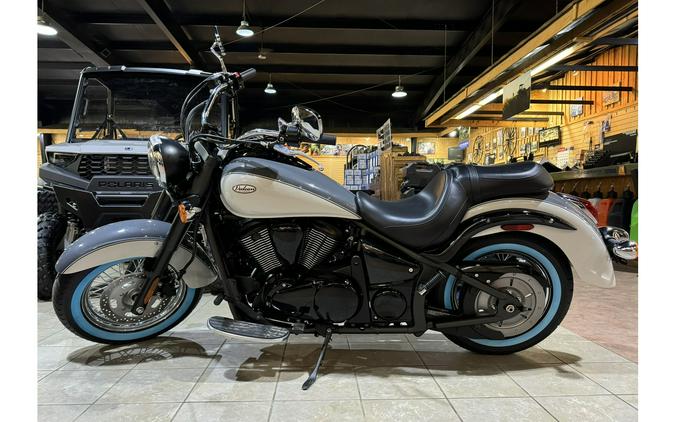 2024 Kawasaki Vulcan® 900 Classic - Pearl Storm Gray/Pearl Robotic White