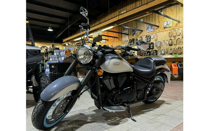 2024 Kawasaki Vulcan® 900 Classic - Pearl Storm Gray/Pearl Robotic White