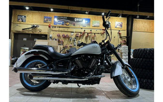 2024 Kawasaki Vulcan® 900 Classic - Pearl Storm Gray/Pearl Robotic White