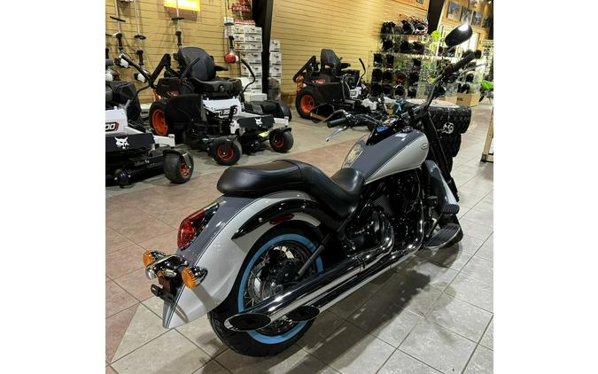 2024 Kawasaki Vulcan® 900 Classic - Pearl Storm Gray/Pearl Robotic White
