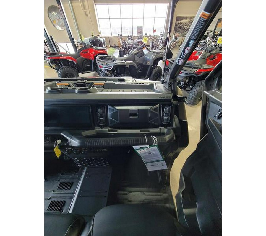 2026 Can-Am® Defender MAX Limited HD11 Desert Tan & Carbon Black