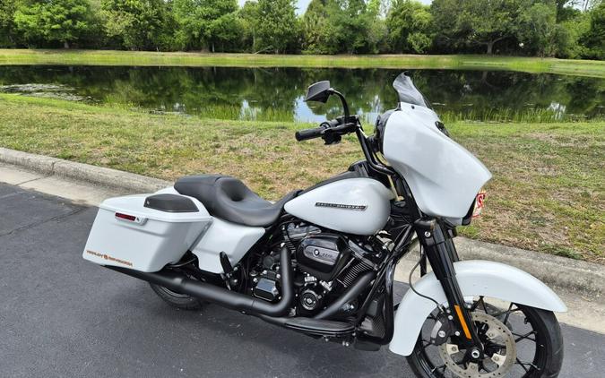 FLHXS 2020 Street Glide Special
