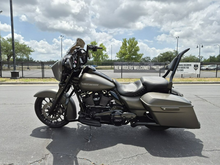 FLHXS 2019 Street Glide Special