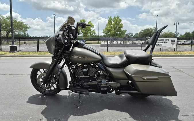 FLHXS 2019 Street Glide Special