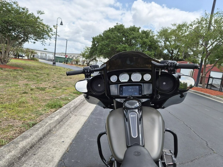 FLHXS 2019 Street Glide Special