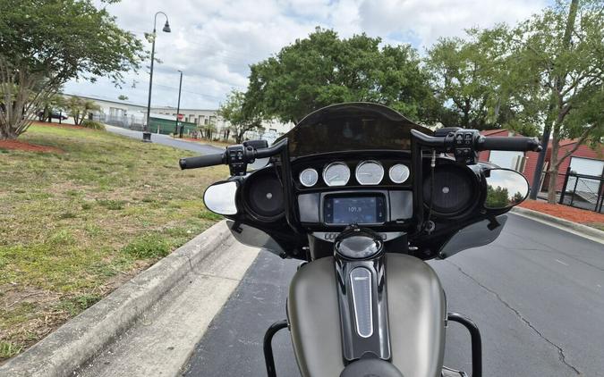 FLHXS 2019 Street Glide Special