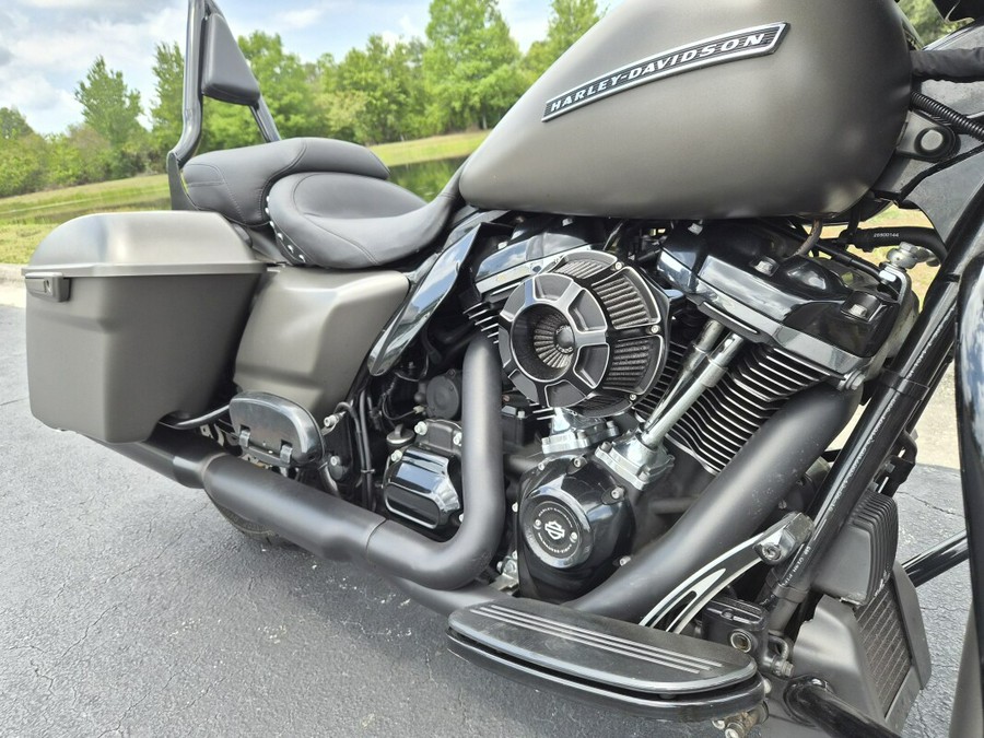 FLHXS 2019 Street Glide Special