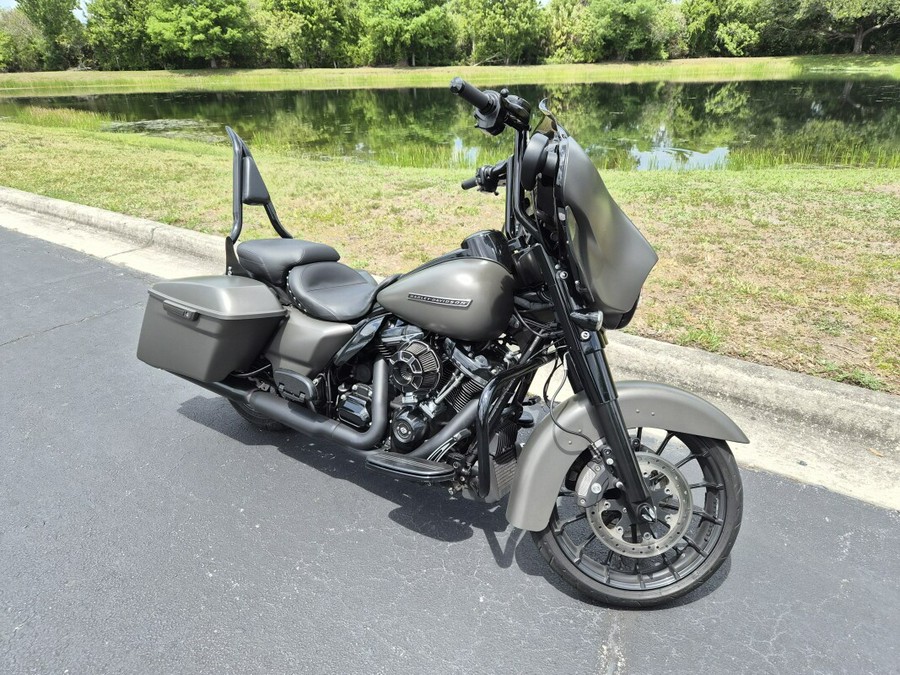 FLHXS 2019 Street Glide Special