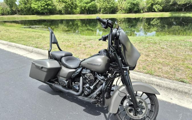 FLHXS 2019 Street Glide Special