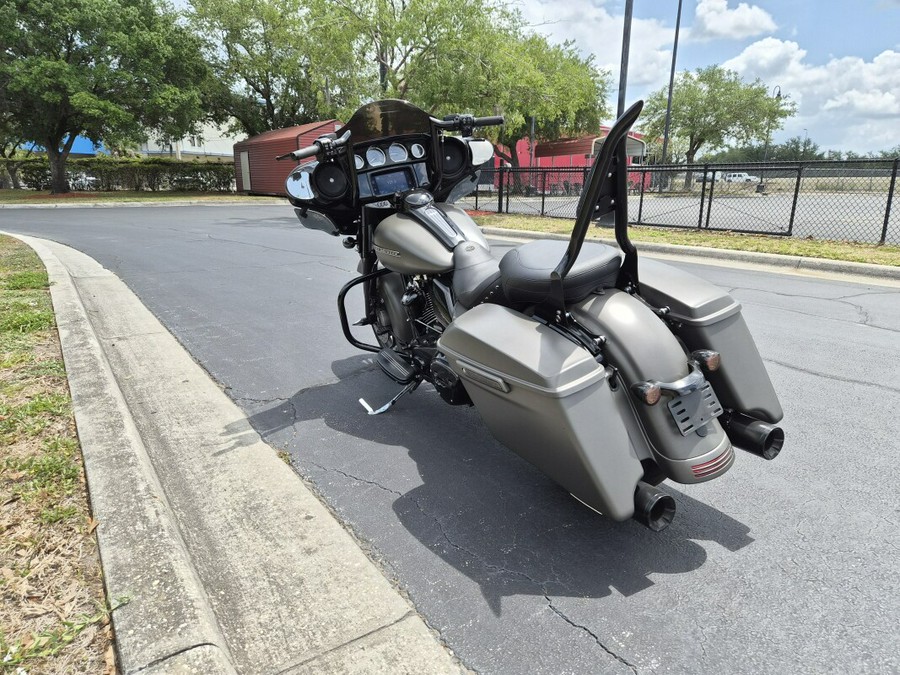 FLHXS 2019 Street Glide Special