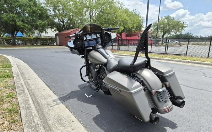 FLHXS 2019 Street Glide Special