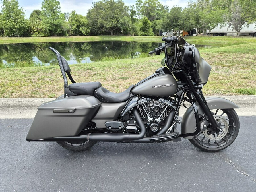 FLHXS 2019 Street Glide Special