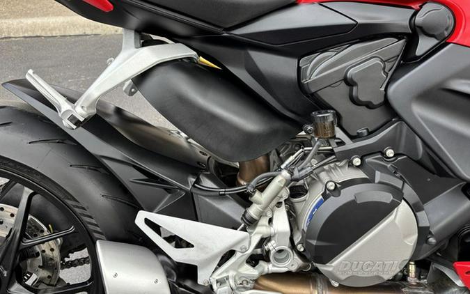 2024 Ducati Streetfighter V2 Red