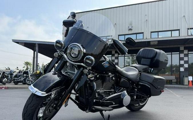 2025 Harley-Davidson Heritage Classic Vivid Black w/Laced Wheels