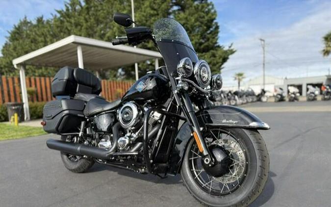 2025 Harley-Davidson Heritage Classic Vivid Black w/Laced Wheels