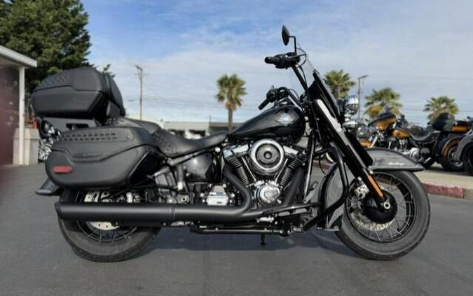 2025 Harley-Davidson Heritage Classic Vivid Black w/Laced Wheels