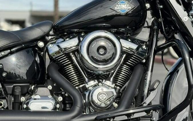 2025 Harley-Davidson Heritage Classic Vivid Black w/Laced Wheels