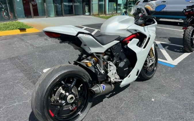 2022 Ducati SuperSport 950 S White Silk fairing