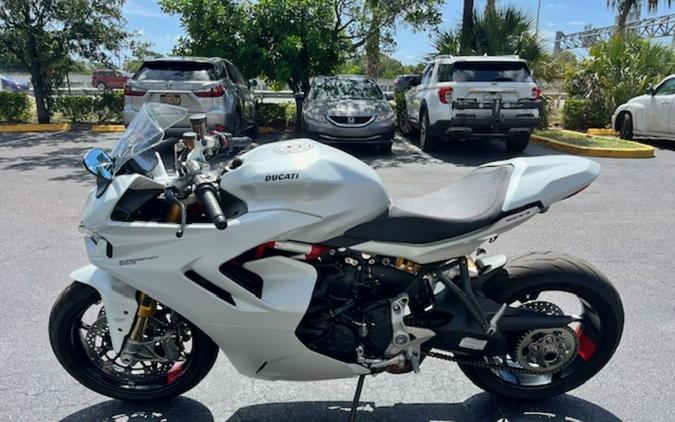 2022 Ducati SuperSport 950 S White Silk fairing