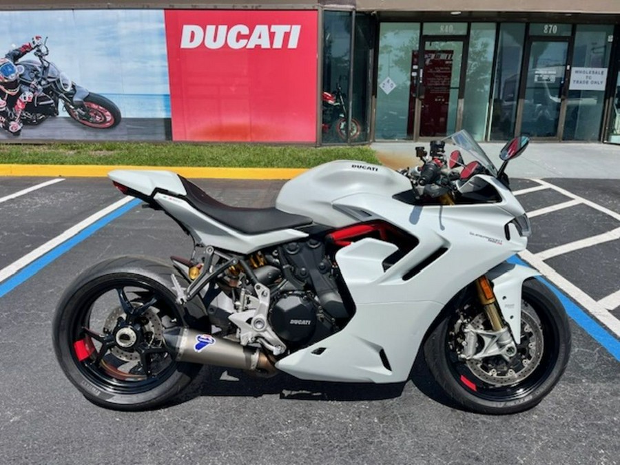 2022 Ducati SuperSport 950 S White Silk fairing