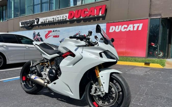 2022 Ducati SuperSport 950 S White Silk fairing