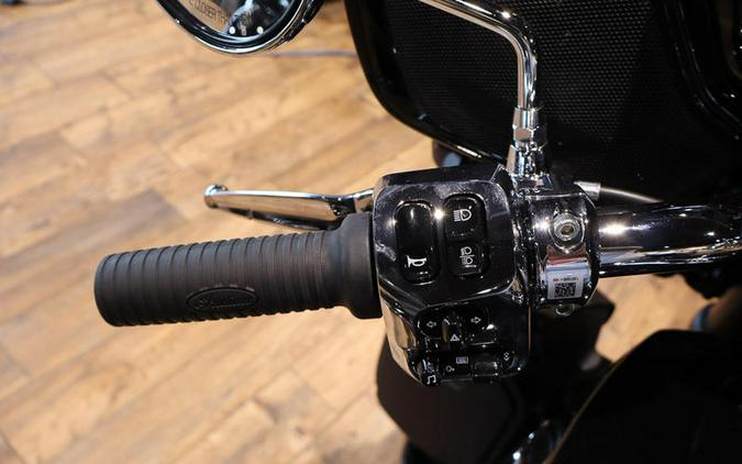 2025 Indian Motorcycle® Roadmaster® PowerPlus Limited Black Metallic