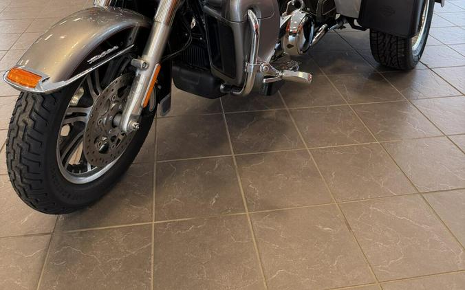 2017 Harley-Davidson Tri-Glide Ultra FLHTCUTG