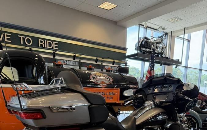 2017 Harley-Davidson Tri-Glide Ultra FLHTCUTG