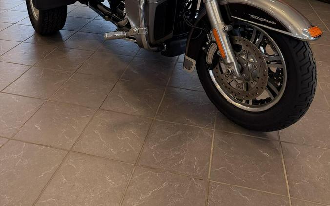 2017 Harley-Davidson Tri-Glide Ultra FLHTCUTG