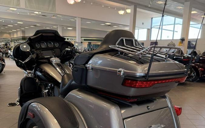 2017 Harley-Davidson Tri-Glide Ultra FLHTCUTG