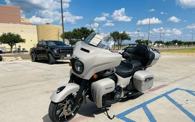 2023 Indian Motorcycle® Roadmaster® Dark Horse® Silver Quartz Smoke