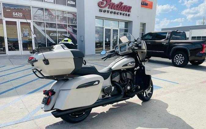 2023 Indian Motorcycle® Roadmaster® Dark Horse® Silver Quartz Smoke