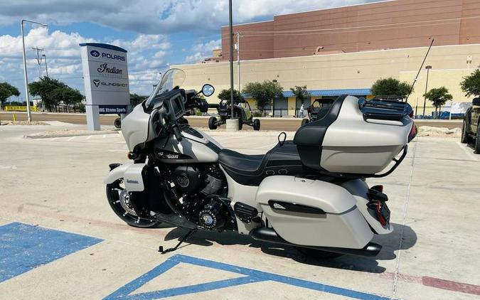 2023 Indian Motorcycle® Roadmaster® Dark Horse® Silver Quartz Smoke