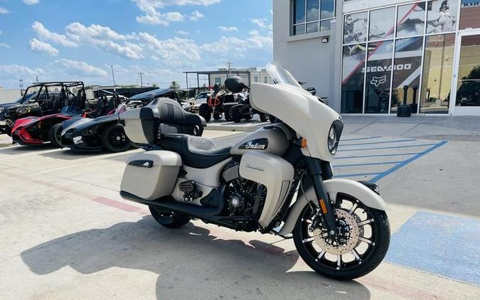 2023 Indian Motorcycle® Roadmaster® Dark Horse® Silver Quartz Smoke